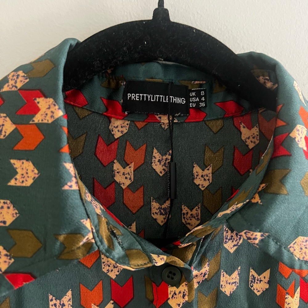 PrettyLittleThing Print Button Down Blouse Green Long Sleeve Top Size 4 - Picture 2 of 5